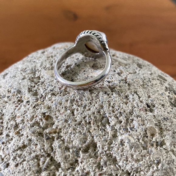 Sterling silver mother of pearl ring - Picture 3 of 5